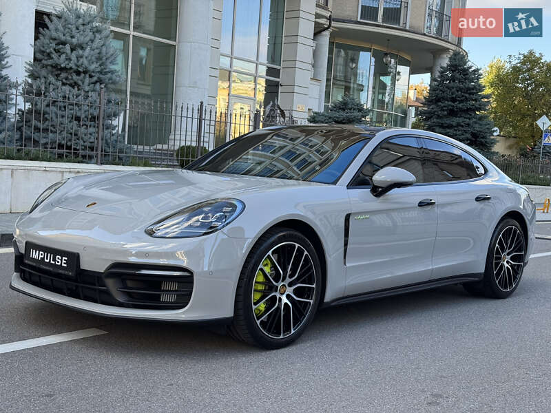 Фастбэк Porsche Panamera 2023 в Киеве