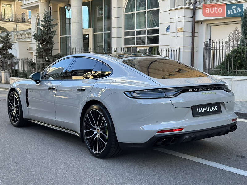 Фастбэк Porsche Panamera 2023 в Киеве