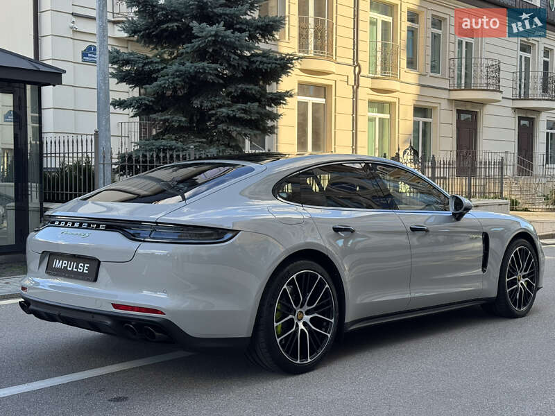 Фастбэк Porsche Panamera 2023 в Киеве