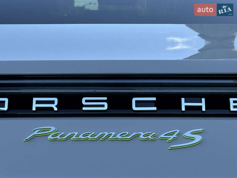 Фастбэк Porsche Panamera 2023 в Киеве