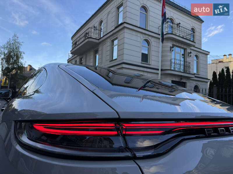 Фастбэк Porsche Panamera 2023 в Киеве