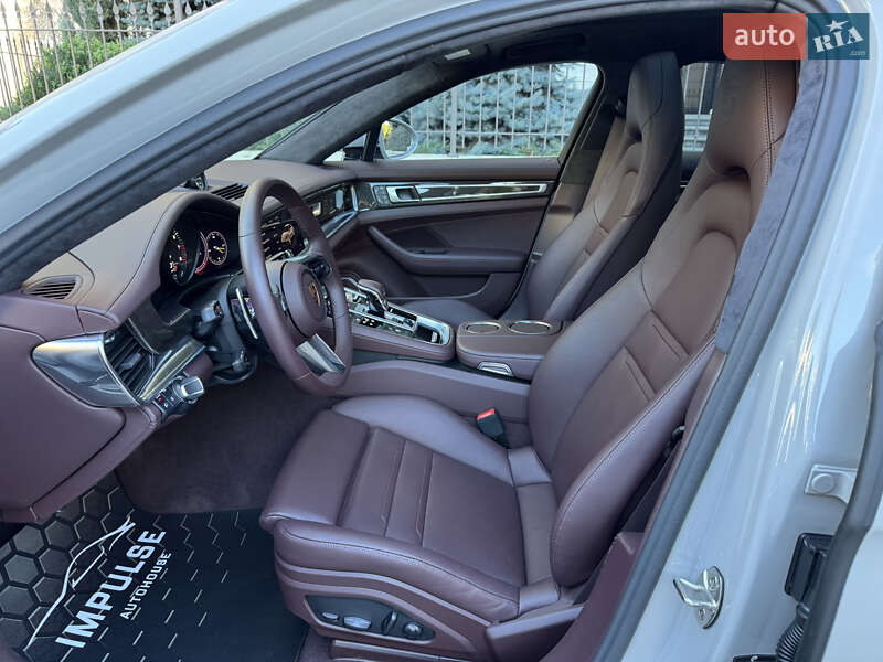 Фастбэк Porsche Panamera 2023 в Киеве