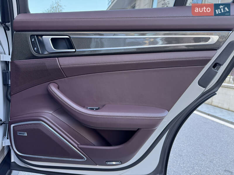 Фастбэк Porsche Panamera 2023 в Киеве