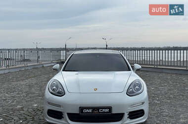 Фастбэк Porsche Panamera 2013 в 
