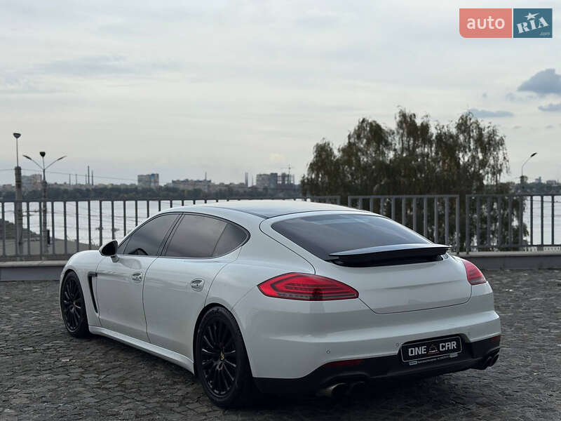Фастбэк Porsche Panamera 2013 в Киеве фото 7 Фастбэк Porsche Panamera 2013 в Киеве