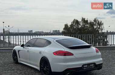 Фастбэк Porsche Panamera 2013 в 