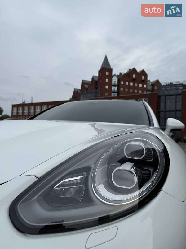 Фастбэк Porsche Panamera 2013 в Киеве фото 11 Фастбэк Porsche Panamera 2013 в Киеве