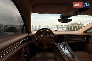 Фастбэк Porsche Panamera 2013 в 