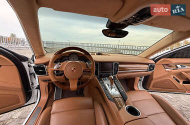 Фастбэк Porsche Panamera 2013 в 