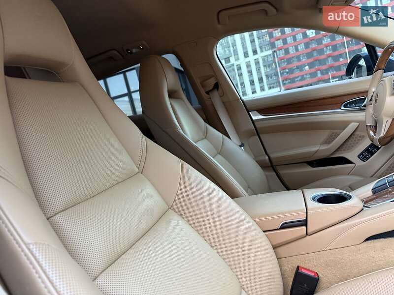 Фастбэк Porsche Panamera 2013 в Киеве