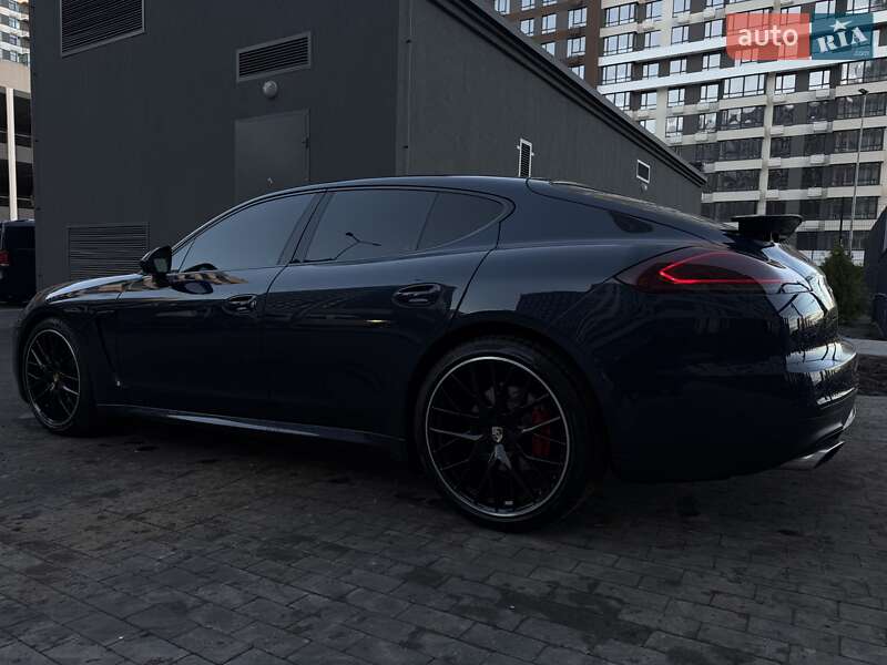 Фастбэк Porsche Panamera 2013 в Киеве