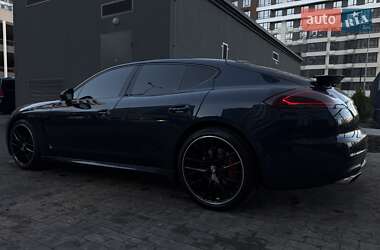Фастбэк Porsche Panamera 2013 в 