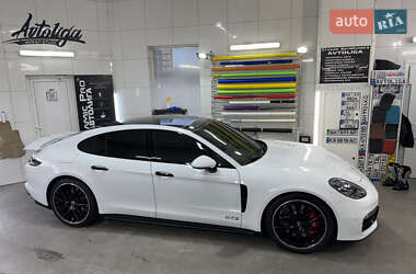 Фастбэк Porsche Panamera 2019 в 