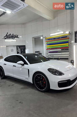 Фастбэк Porsche Panamera 2019 в 