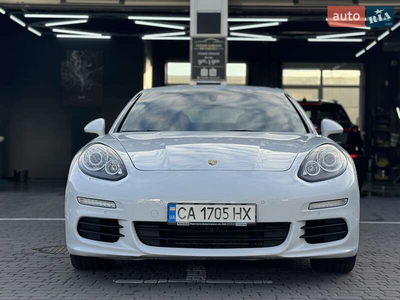 Фастбэк Porsche Panamera 2013 в Киеве