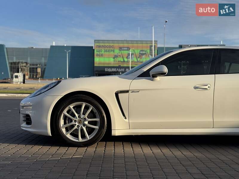 Фастбэк Porsche Panamera 2013 в Киеве