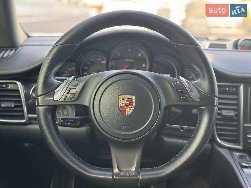 Фастбэк Porsche Panamera 2013 в Киеве