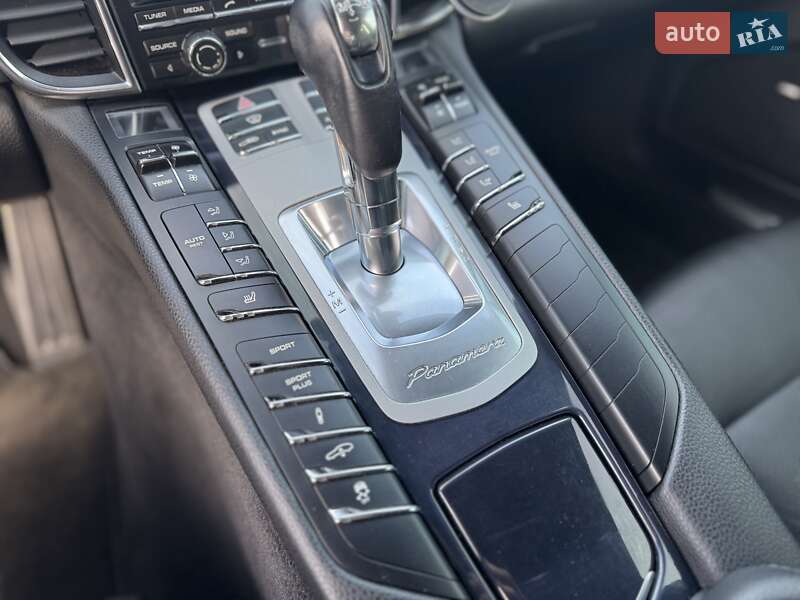 Фастбэк Porsche Panamera 2013 в Киеве