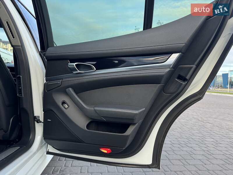 Фастбэк Porsche Panamera 2013 в Киеве