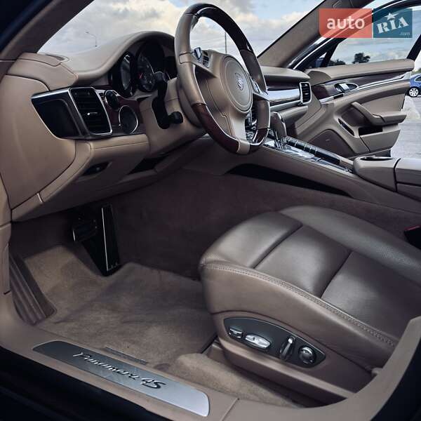 Фастбэк Porsche Panamera 2012 в Запорожье