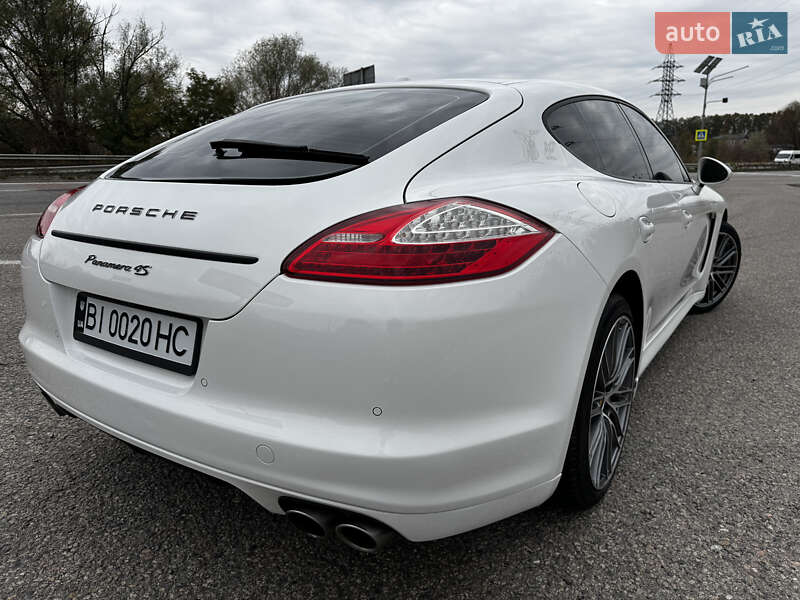 Фастбек Porsche Panamera 2010 в Харкові