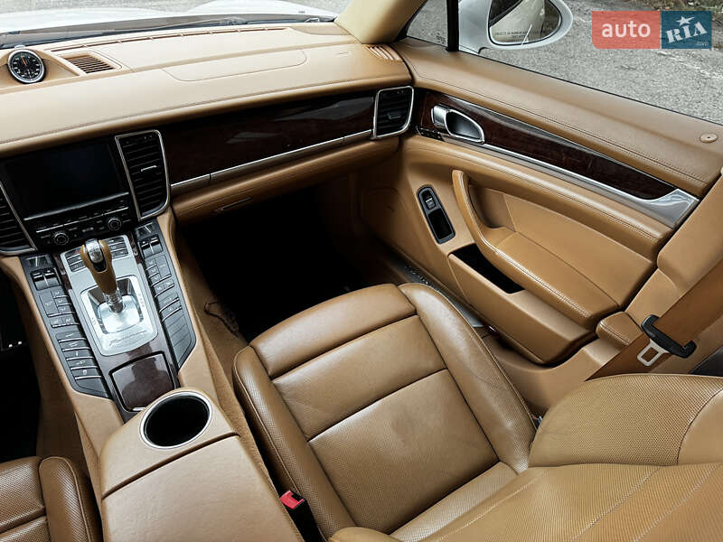 Фастбек Porsche Panamera 2010 в Харкові