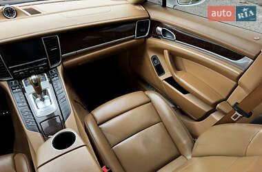 Фастбек Porsche Panamera 2010 в 
