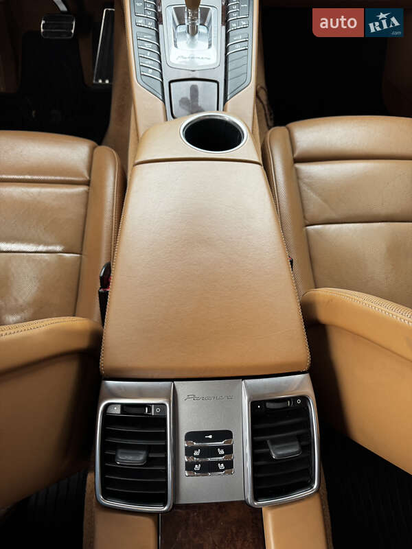 Фастбек Porsche Panamera 2010 в Харкові