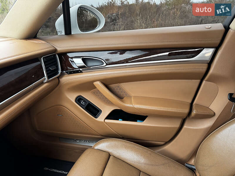 Фастбек Porsche Panamera 2010 в Харкові