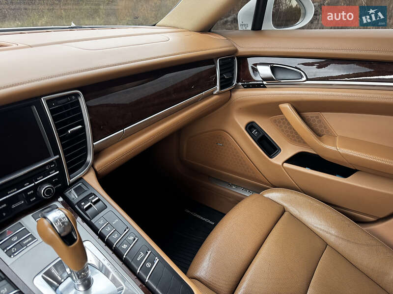 Фастбек Porsche Panamera 2010 в Харкові
