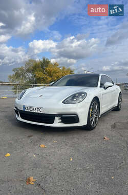 Фастбэк Porsche Panamera 2018 в Киеве