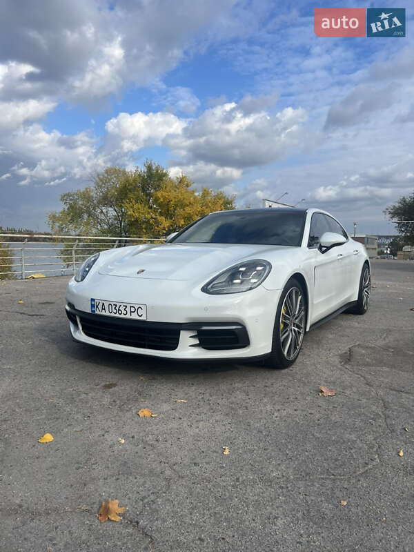 Фастбэк Porsche Panamera 2018 в Днепре