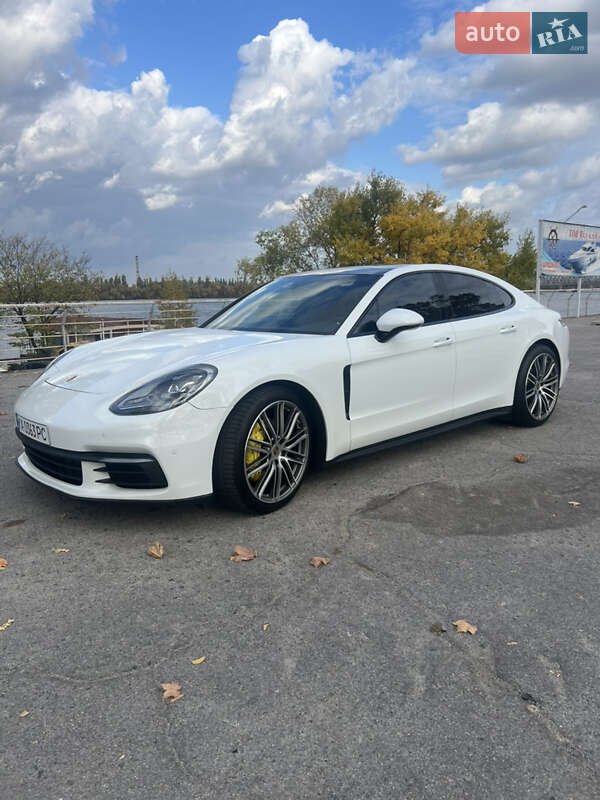 Фастбэк Porsche Panamera 2018 в Днепре