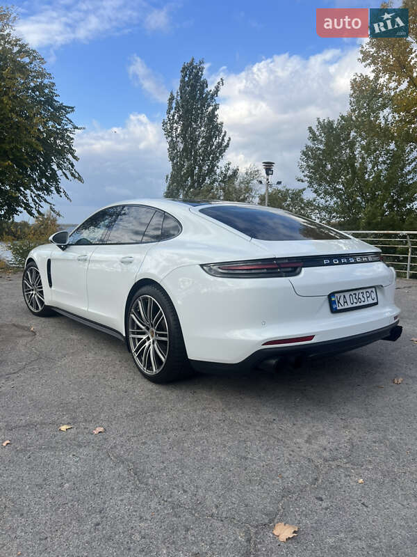 Фастбэк Porsche Panamera 2018 в Днепре