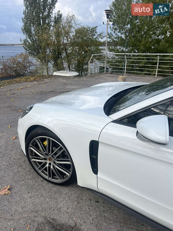 Фастбэк Porsche Panamera 2018 в Днепре