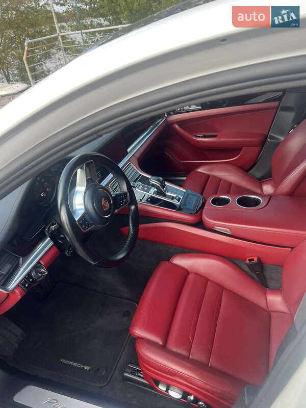 Фастбэк Porsche Panamera 2018 в Днепре