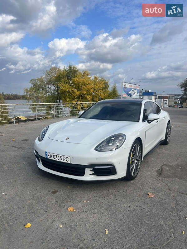 Фастбэк Porsche Panamera 2018 в Днепре