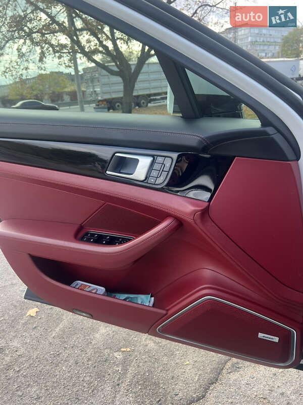 Фастбэк Porsche Panamera 2018 в Днепре