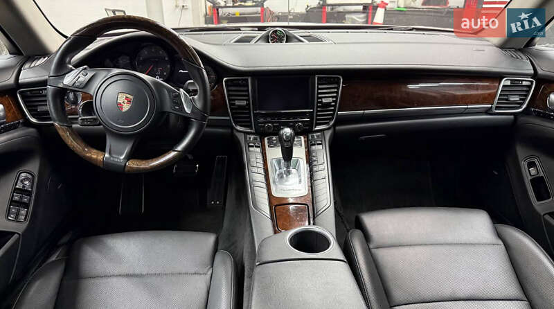 Фастбек Porsche Panamera 2013 в Києві фото 7 Фастбек Porsche Panamera 2013 в Києві