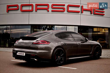 Фастбэк Porsche Panamera 2013 в 