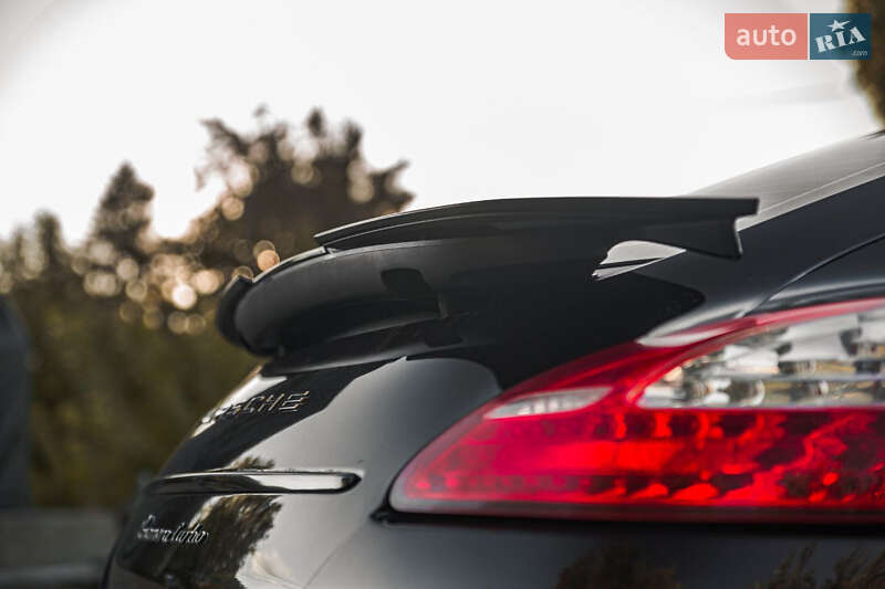 Фастбек Porsche Panamera 2011 в Києві