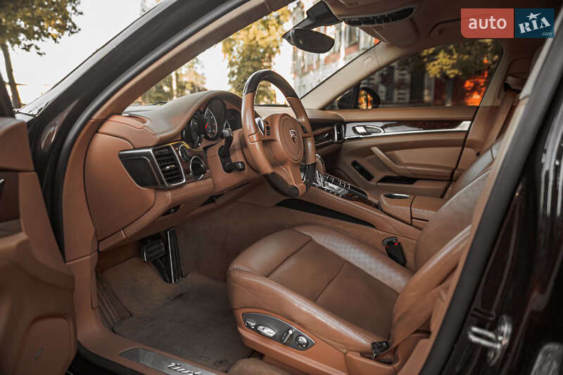 Фастбек Porsche Panamera 2011 в Києві