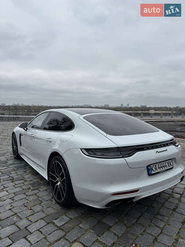 Фастбек Porsche Panamera 2023 в Києві