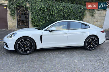 Фастбэк Porsche Panamera 2018 в 