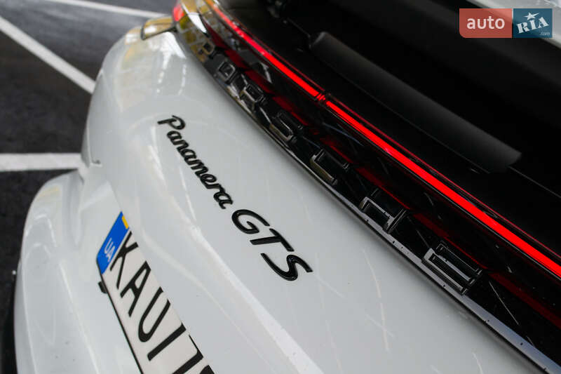 Фастбек Porsche Panamera 2019 в Києві