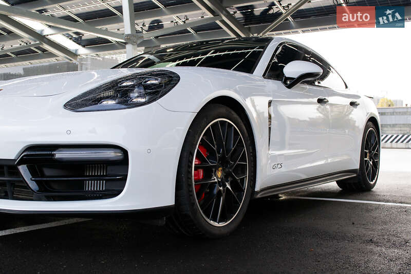 Фастбек Porsche Panamera 2019 в Києві