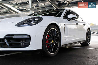 Фастбек Porsche Panamera 2019 в  фото 18 Фастбек Porsche Panamera 2019 в