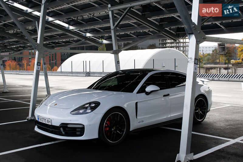 Фастбек Porsche Panamera 2019 в Києві