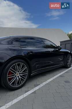 Фастбэк Porsche Panamera 2018 в 