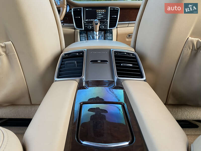 Фастбэк Porsche Panamera 2010 в Умани фото 23 Фастбэк Porsche Panamera 2010 в Умани